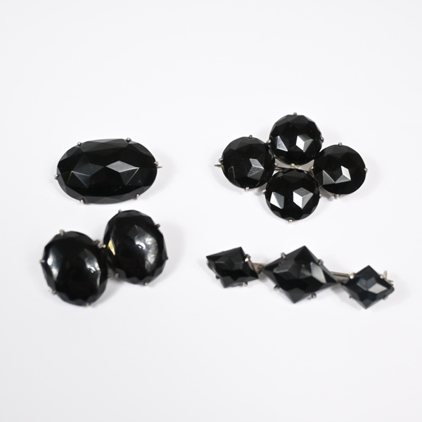 Sorgesmycke i silver, 4st, 1900-talets början.