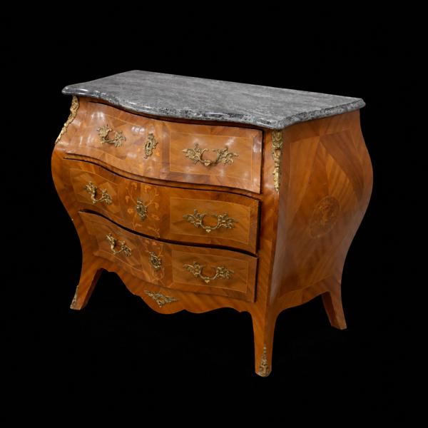 Byrå med stenskiva, rokokostil, 1900-tal.