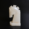 Bokstöd i form av häst, alabaster, 1900-tal.