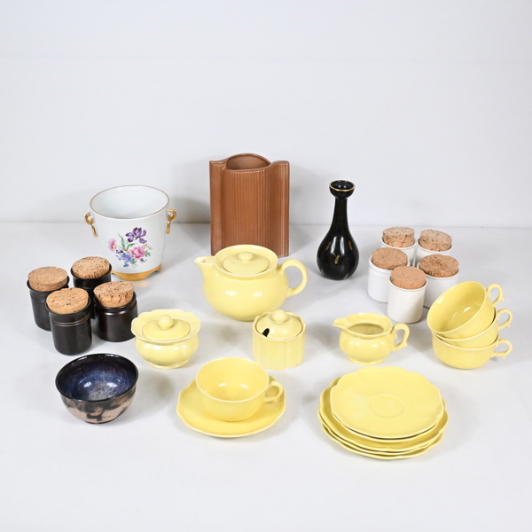 Parti porslin och keramik.