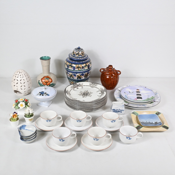 Parti porslin och keramik.