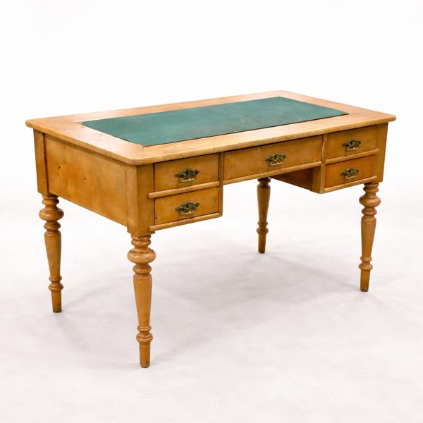 Skrivbord, björk, nyrenässans, 1800-talets slut.