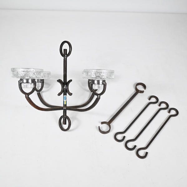 Ljuskrona i smide, 1900-talets andra hälft.