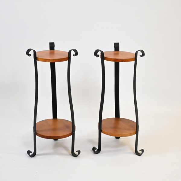 Piedestaler, ett par, trä och metall.