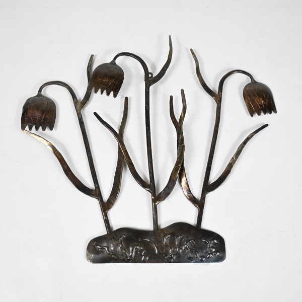 Skulptur i smide, "Kungsängsliljan", signerad.