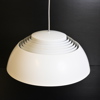 Arne Jacobsen, taklampa, "AJ-Pendel", Louis Poulsen, Danmark.