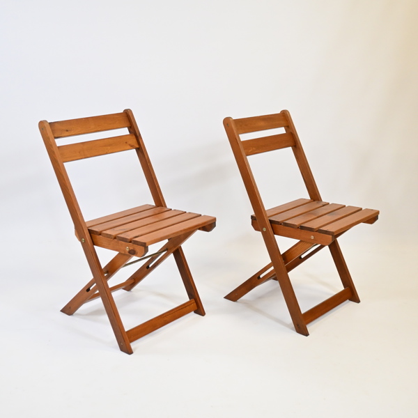 Stolar, ett par, hopfällbara.