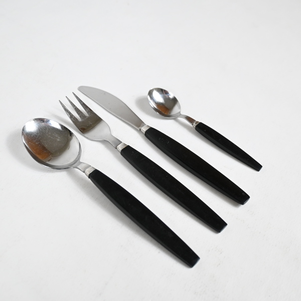 Bestickservisdelar, 17st, bakelit.