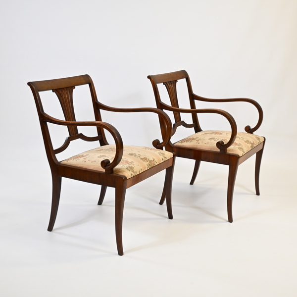 Karmstolar, ett par, Empire, 1900-tal.
