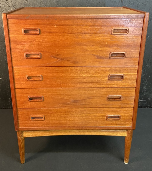 Byrå i teak, Dansk design, Mogens Kold, 1950 tal
