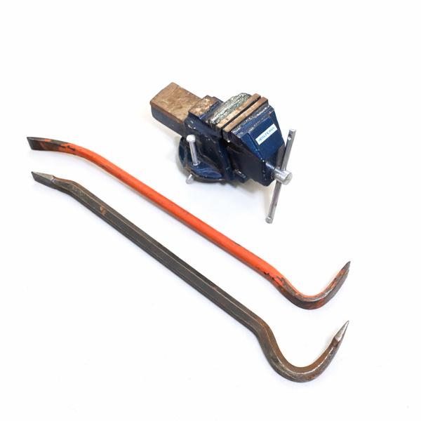 Kofotar, 2st, samt ett städ.