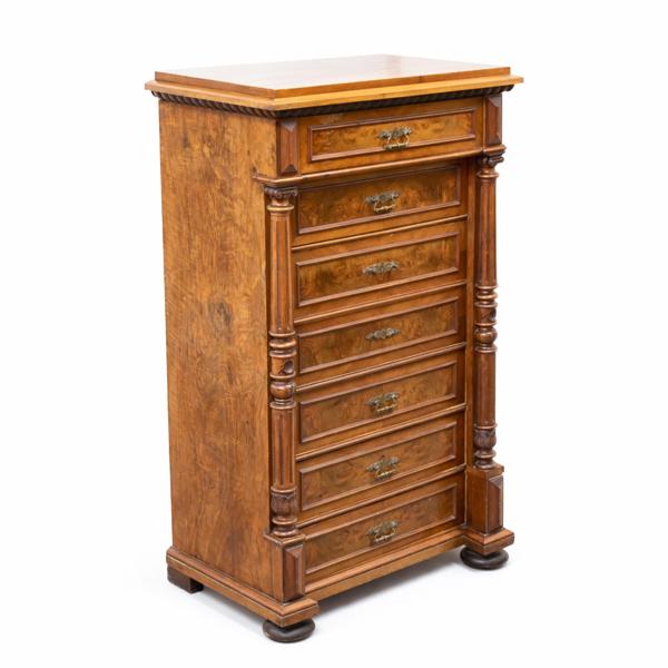 Herrbyrå med skrivdel, nyrenässans, 1800-talets slut.