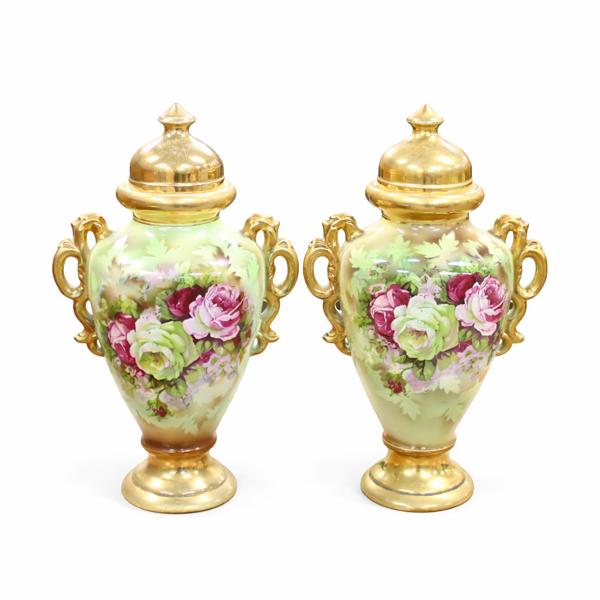 Lockurnor, ett par, porslin, 1900-tal.