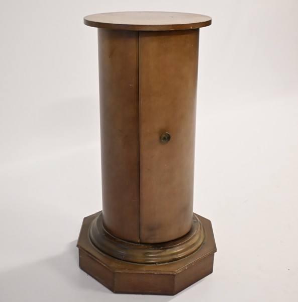 Kolonnskåp, 1900-tal.