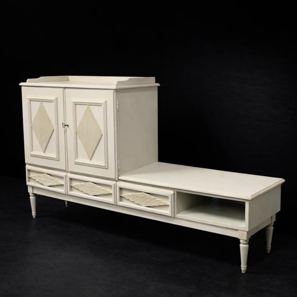 Sideboard, gustaviansk-stil, 1900-tal.