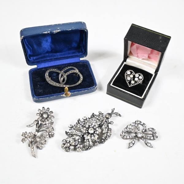 Ring och broscher, silver, 830 & 925.