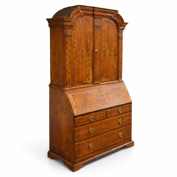 Skrivskåp med intarsia, 2-delat, 1700-tal.