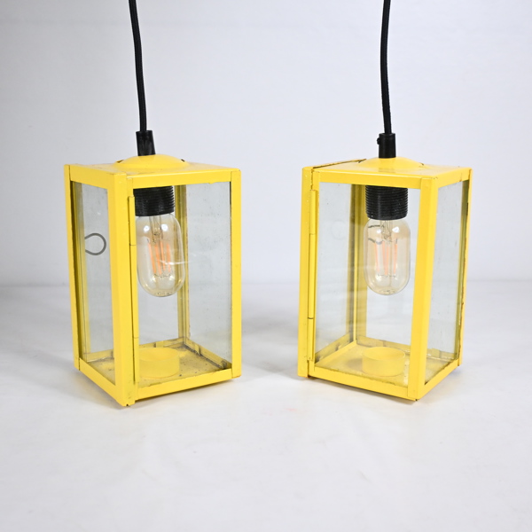 Lyktor, ett par, elektrifierade, 1900-talets andra hälft.