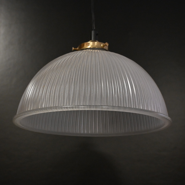 Taklampa, glas och mässing, 1900-tal.