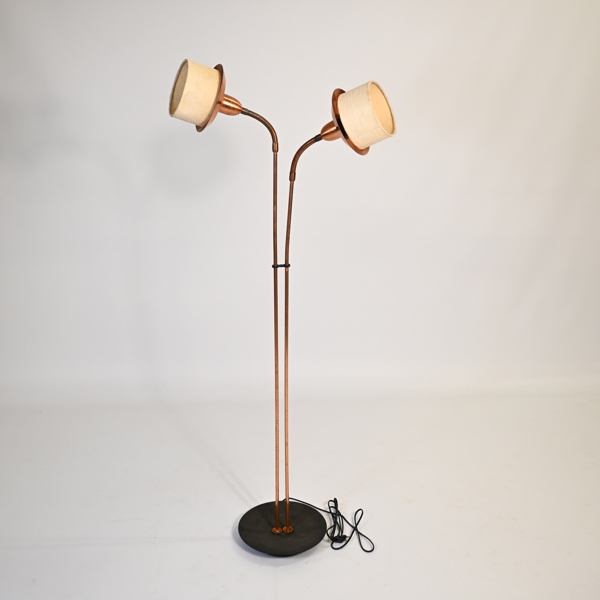 Golvlampa, 2-armad, 1900-tales andra hälft.