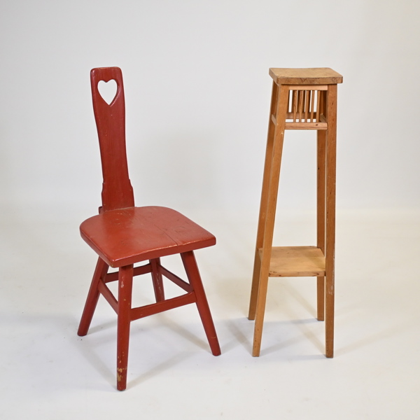 Piedestal och stol, allmoge.