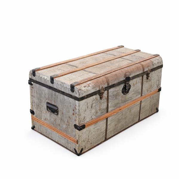 Koffert, metall och trä, 1900-talets första hälft.