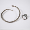 Ring och armring, i form av ormar, silver.