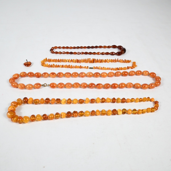 Halsband, och hänge, bärnsten.