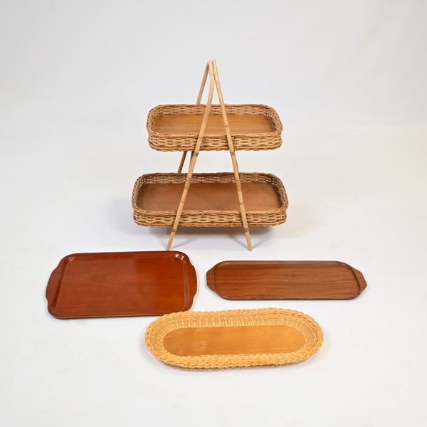 Serveringsställ, rotting och teak. 