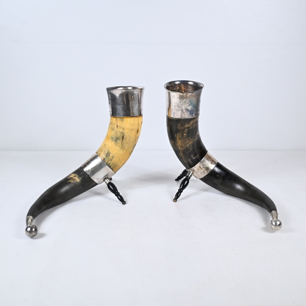 Dryckeshorn, ett par, beslag i sterlingsilver.