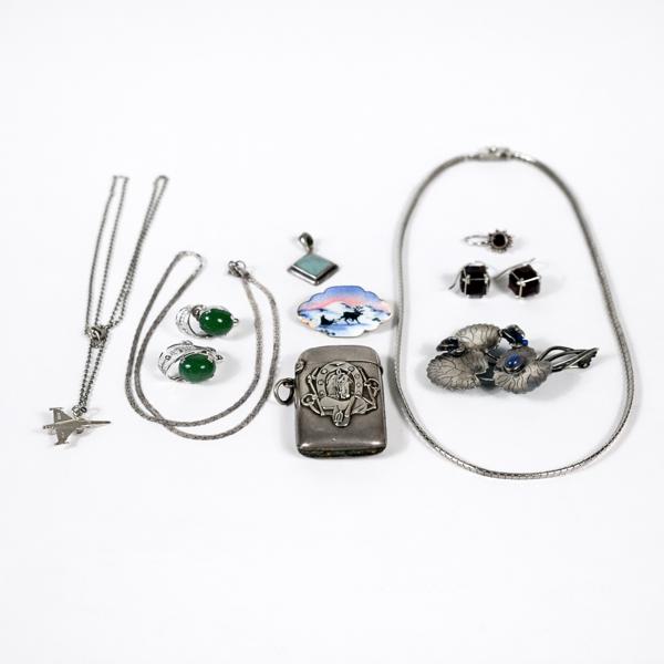 Parti silverföremål.