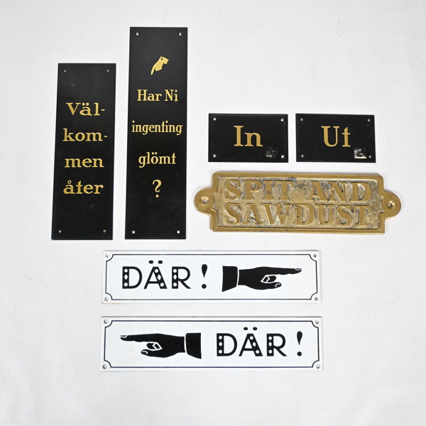 Skyltar, emalj och metall, 1900 tal.