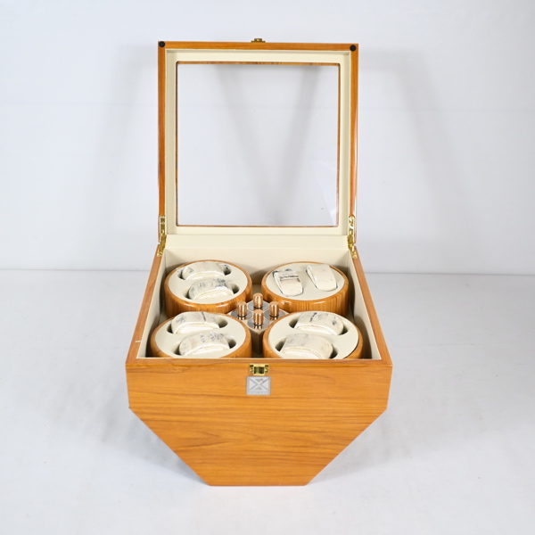 Winder, Display för 8 armbandsur.