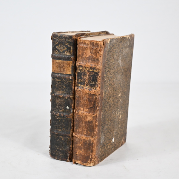 Böcker, 2 st, "Lord Ansons Resa", 1761,  Hoffmans Förnöjsamheten 1775.