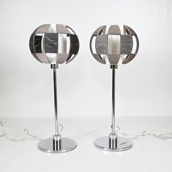 Bordslampor, ett par, "Linda", globen, samtida.