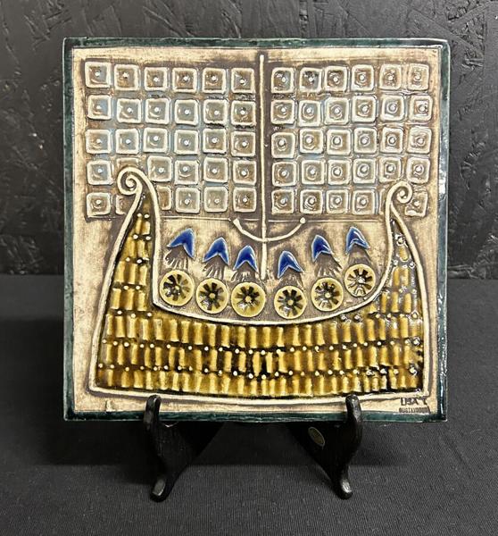 Väggplatta Lisa Larson, vikingaskäpp, 23 x 23 cm
