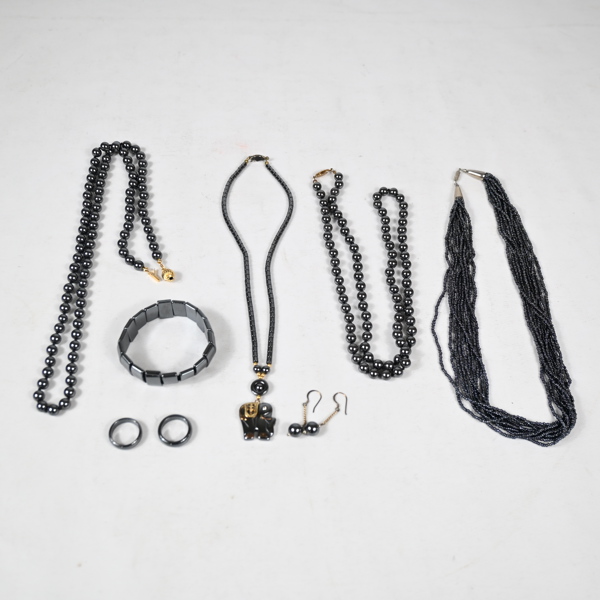 Smycken, 8st, Hematiter. 