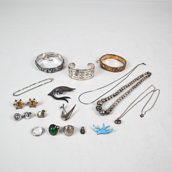 Smycken i silver. 