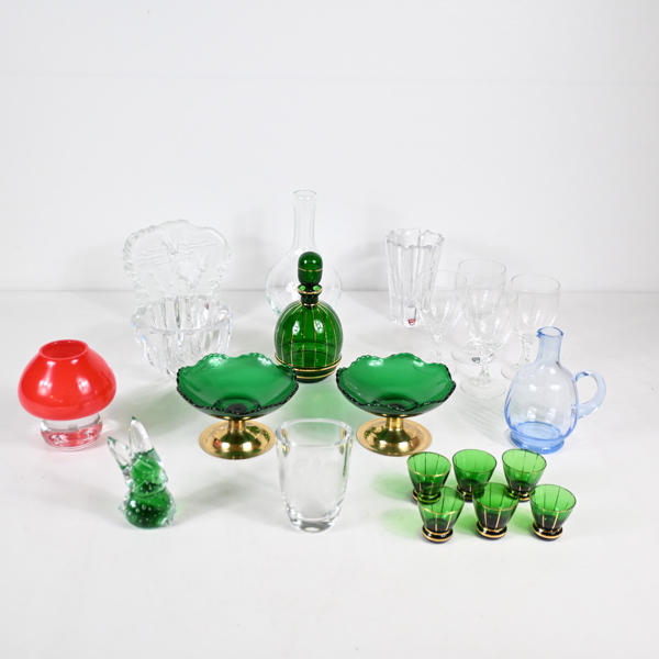 Parti glasföremål.