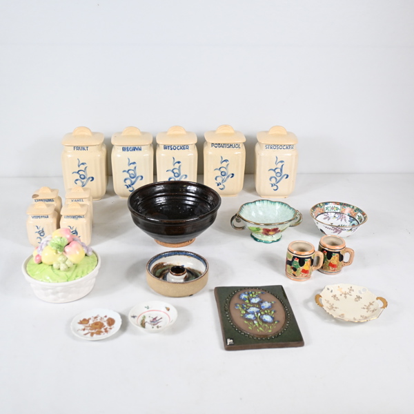 Parti keramik och porslin. 