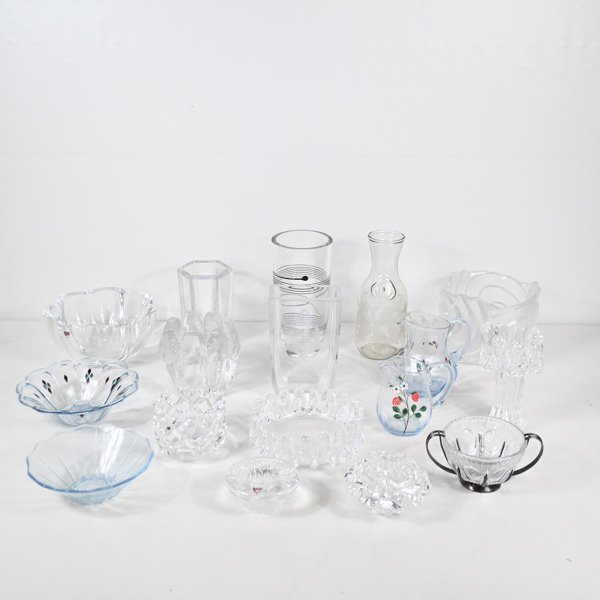 Parti glasföremål. 