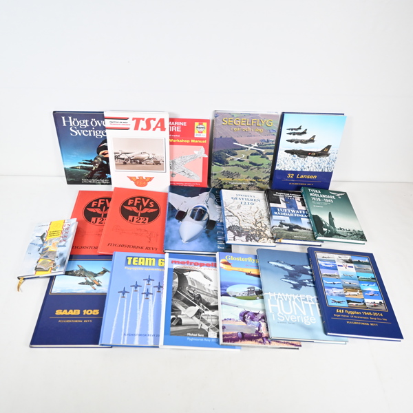 Böcker, 18st, flygplan och krig. 