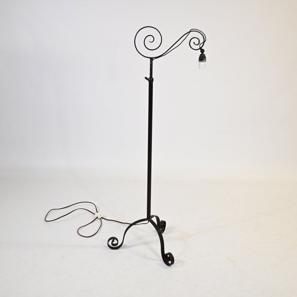 Golvlampa, smidesjärn, 1900 talets början.