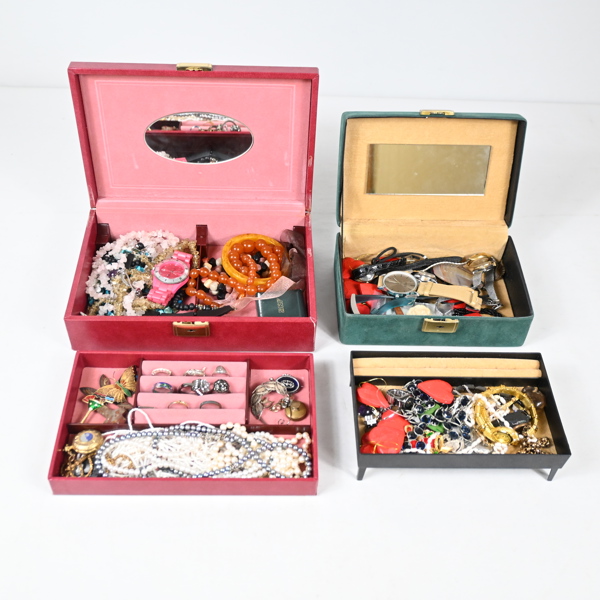 Smyckeskrin med bijouterier, 2st.