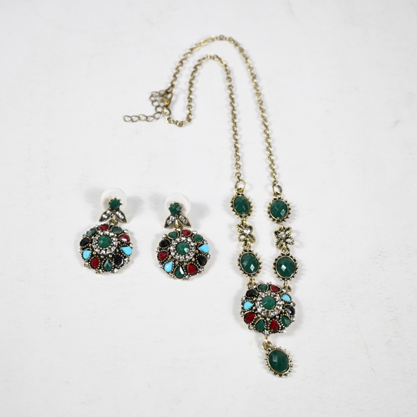 Halsband och örhängen, kristaller, bohemisk-stil.