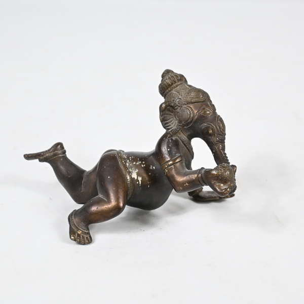 Skulptur i brons, krypande Ganesha, Indien.