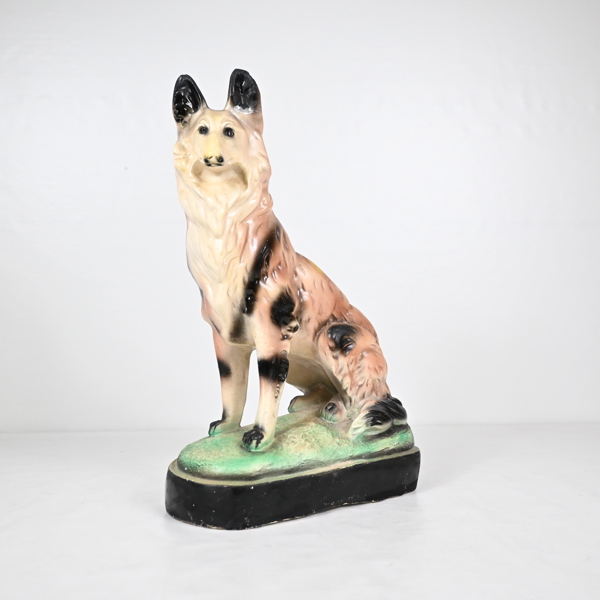 Golvfigurin, hund, gips, 1900-talets mitt.