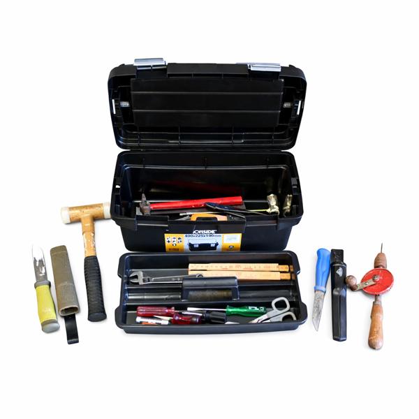 Verktygslåda med verktyg.