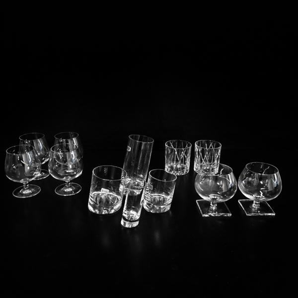 Glas, 12st, mestadels whiskyglas.