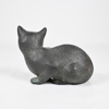 Skulptur i brons, liggande katt, 1900-tal.